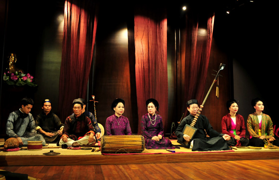 ÂM NHẠC DÂN TỘC BỒI ĐẮP YÊU THƯƠNG 

